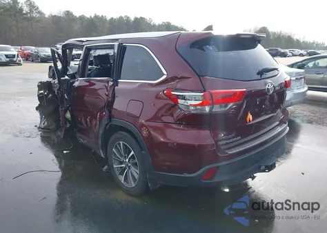 2018 Toyota Highlander Xle z USA, uszkodzony, nr VIN 5TDJZRFH8JS910442